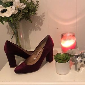 Wine colored textured pumps 3” chunky heel size 10